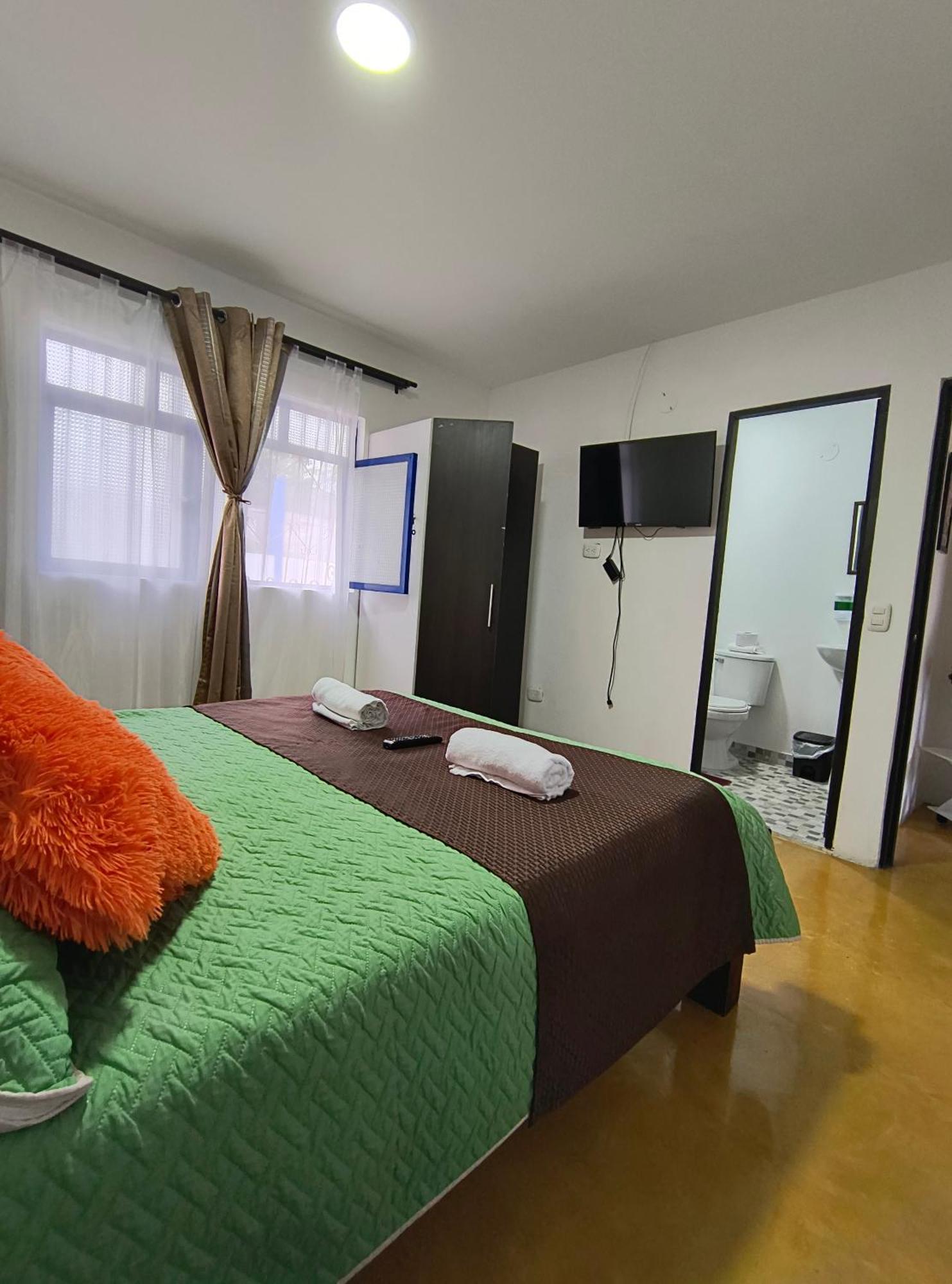 Hostal Villa Del Sol ซาเลนโต ภายนอก รูปภาพ