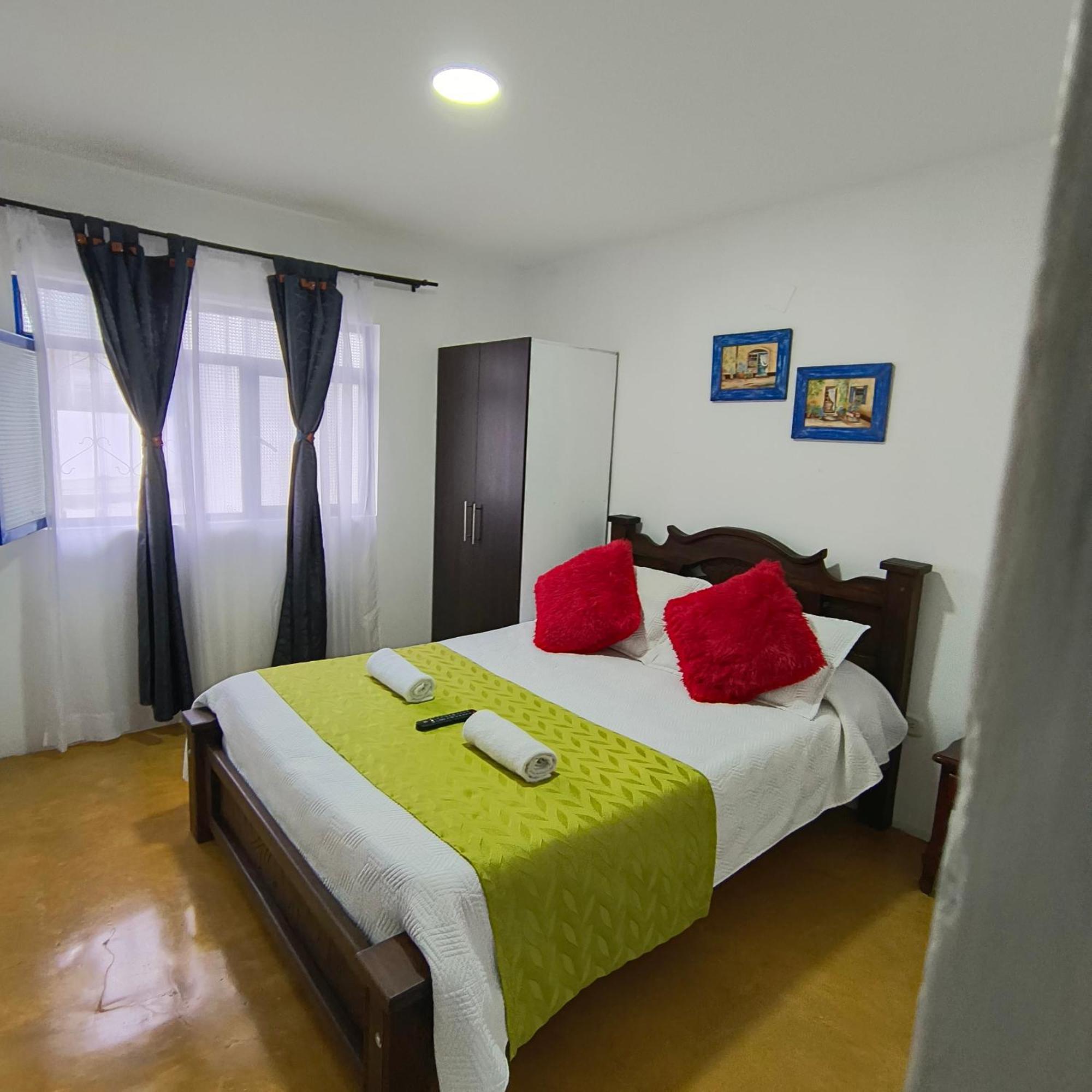 Hostal Villa Del Sol ซาเลนโต ภายนอก รูปภาพ