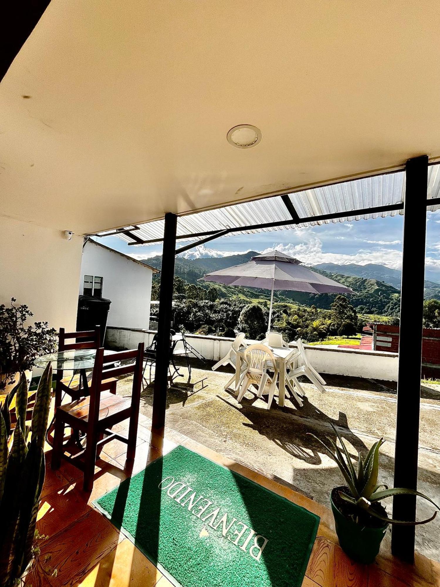 Hostal Villa Del Sol ซาเลนโต ภายนอก รูปภาพ